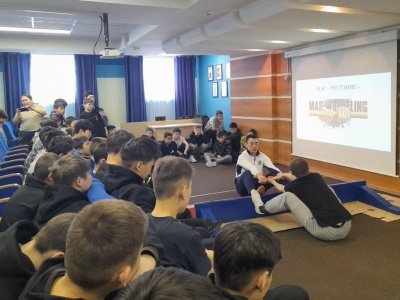 Мастер-класс по мас-рестлингу проведен в Ямальской школе-интернат им. Василия Давыдова