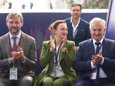 Спортсмены из России, Замбии, Монголии и Сирии победили на турнире по мас-рестлингу на ВЭФ-2025  
