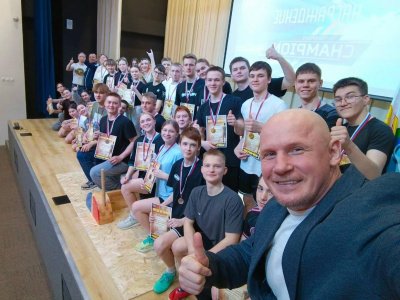 Школьники Кировской области боролись за обладание мас с азартом