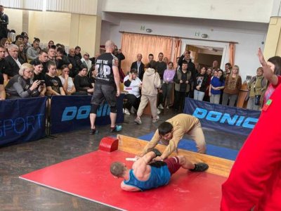 Учащиеся колледжей Мелитополя выходят на помост мас-рестлинга